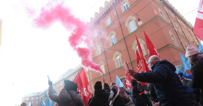 Venerdì anche Torino è in piazza per lo sciopero generale contro la legge di Bilancio di Meloni Venerdì anche Torino è in piazza per lo sciopero generale contro la legge di Bilancio di Meloni