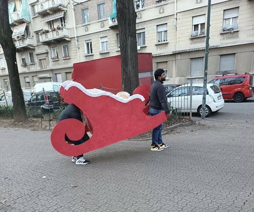 La slitta di Babbo Natale dura 7 giorni: “Hanno vinto i vandali" La slitta di Babbo Natale dura 7 giorni: “Hanno vinto i vandali"