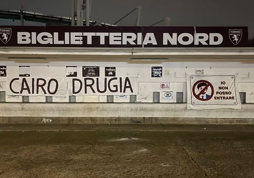 "Cairo al cimitero": ancora striscioni dei tifosi del Toro contro il presidente