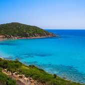 Vacanza a sud della Sardegna: sabbia bianca, mare limpido e spirito libero