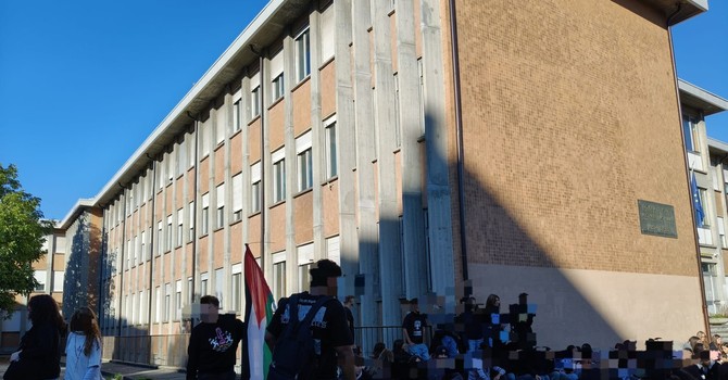 I ragazzi del liceo di Barriera in assemblea I ragazzi del liceo di Barriera in assemblea
