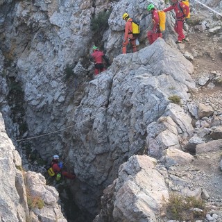 Immagini del soccorso allo speleologo Usa