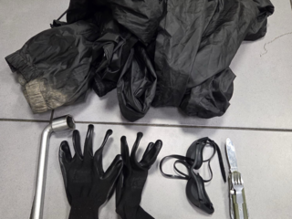 Alcuni degli oggetti sequestrati dalla Polizia