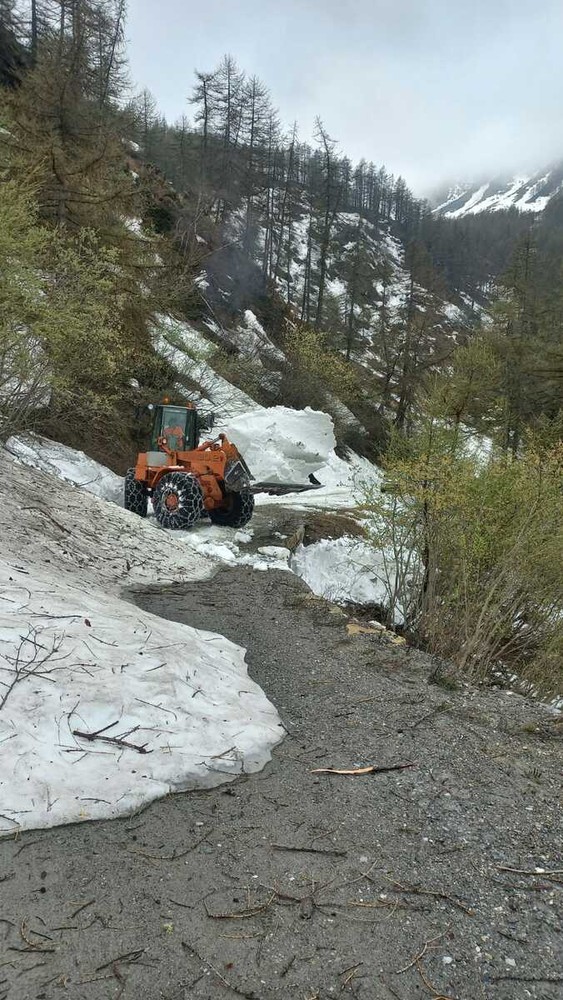 Sgombero neve lungo il Colle delle Finestre