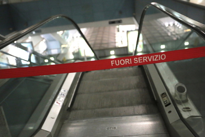 Ripartono le scale mobili rotte della metro di Torino
