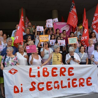 Manifestazione al Sant'Anna contro la stanza &quot;anti-aborto&quot;, ma Marrone insiste: &quot;Noi andiamo avanti&quot;