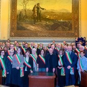 L'abbraccio di Don Ciotti ai sindaci: "La memoria delle mafie diventi impegno collettivo"