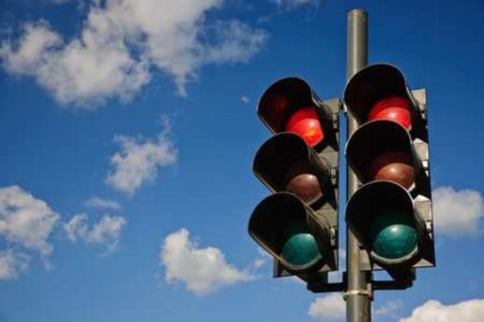 Traffico in tilt vicino all'IperCoop di via Botticelli: &quot;Serve semaforo verde più lungo&quot;