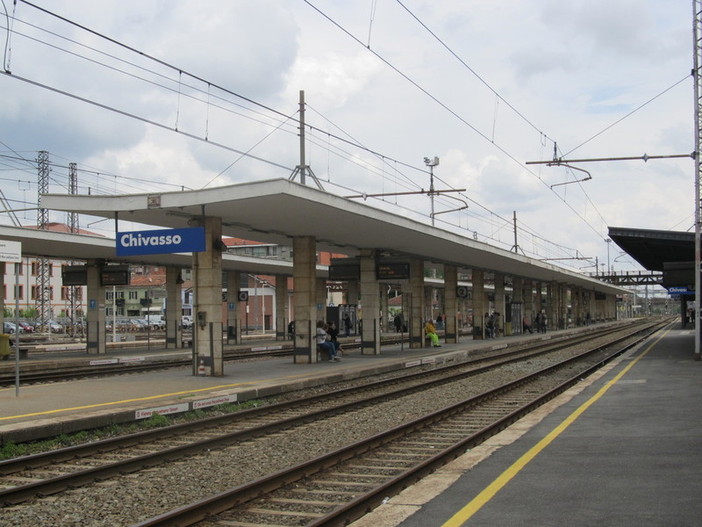 Una immagine della stazione di Chivasso