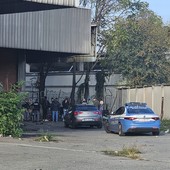 Ex Gondrand, in corso lo sgombero dell'ex fabbrica occupata [FOTO E VIDEO]