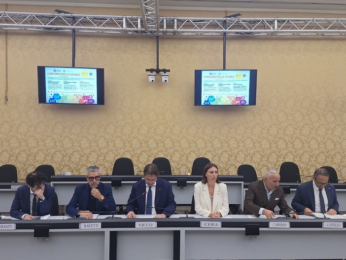 In viaggio a Praga, Strasburgo e Roma: il Consiglio regionale del Piemonte lancia i concorsi per le scuole In viaggio a Praga, Strasburgo e Roma: il Consiglio regionale del Piemonte lancia i concorsi per le scuole