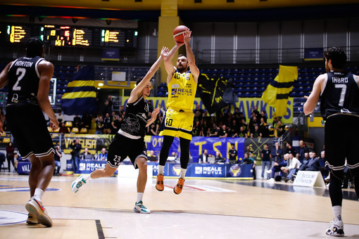 Basket, la Reale Mutua Torino riabbraccia Simone Pepe