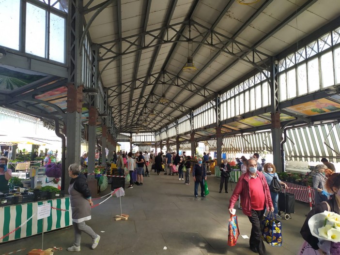 Primo appuntamento sotto la tettoia dei contadini Primo appuntamento sotto la tettoia dei contadini