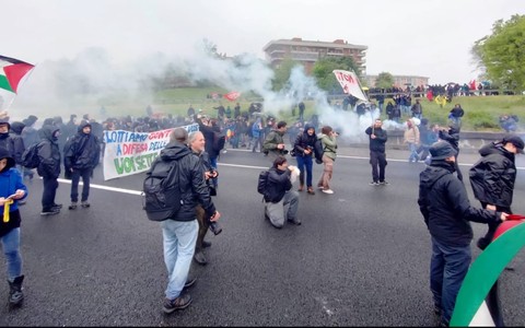 G7 del clima a Venaria, i manifestanti bloccano la tangenziale
