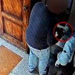 Il truffatore in azione presso uno sportello bancomat