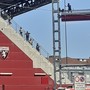 Minaccia di lanciarsi dalle vele del Filadelfia: il quartiere si mobilita per impedire il gesto