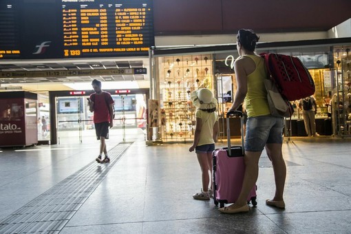 Turisti a Porta Nuova (foto generica d'archivio)