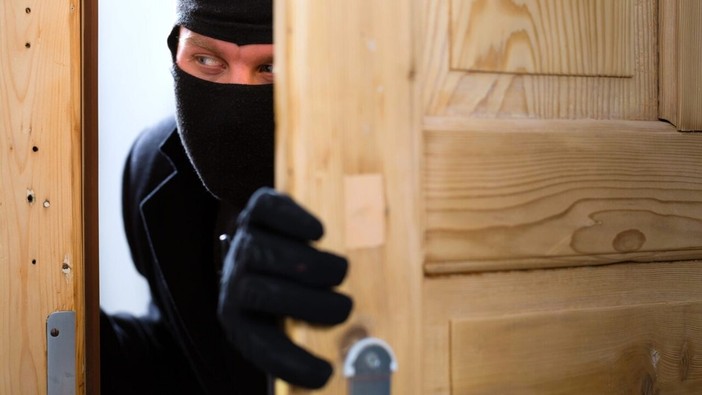 Pino Torinese, aumentano i furti in abitazione: il prefetto incontra la sindaca Tosi