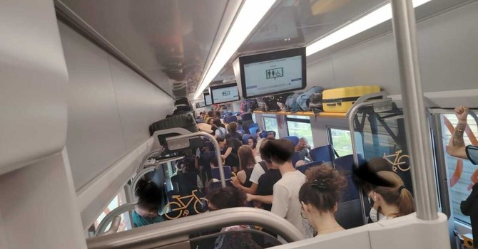 Convogli sovraffollati verso la Liguria Convogli sovraffollati verso la Liguria