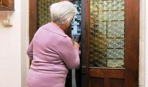 Truffe agli anziani e falsi addetti Smat (foto d'archivio)