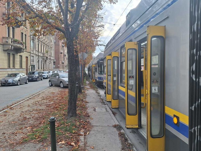 Guasto ai freni blocca il 16: tram fermi in coda lungo corso Luigi Einaudi