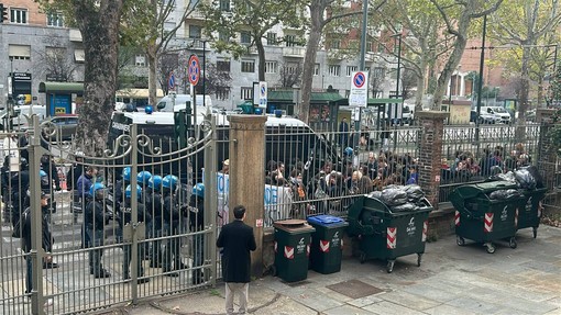 UniTo inaugura l'anno accademico, ma fuori arriva la contestazione UniTo inaugura l'anno accademico, ma fuori arriva la contestazione