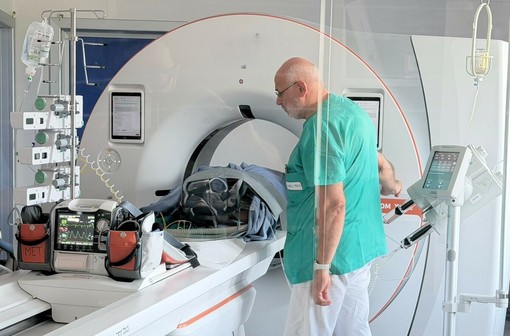 Pesa 210 chili e non può fare la Tac: salvato dalla tecnologia "su misura" dell'ospedale di Rivoli