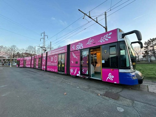 I mezzi "indossano" la livrea delle feste natalizie