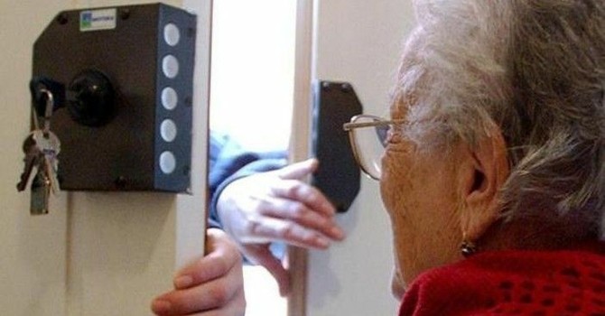 Si finge un Maresciallo per derubare due anziani: arrestato un 39enne per furto aggravato