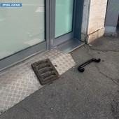 Crocetta, tenta di sfondare la porta di uno studio con un tombino