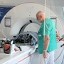 Pesa 210 chili e non può fare la Tac: salvato dalla tecnologia "su misura" dell'ospedale di Rivoli