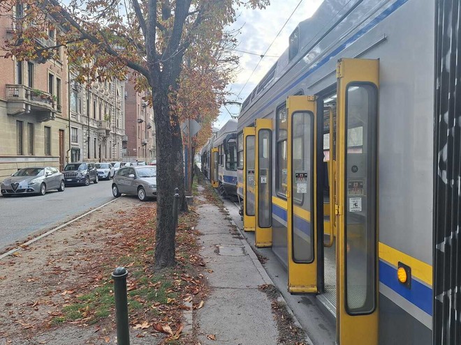 Guasto ai freni blocca il 16: tram fermi in coda lungo corso Luigi Einaudi