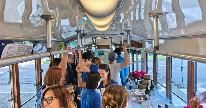 Aperitivi e colazioni sul tram storico, il protagonista diventa il tram-ezzino Aperitivi e colazioni sul tram storico, il protagonista diventa il tram-ezzino