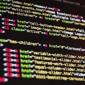 Siti web realizzati con l’intelligenza artificiale: pro e contro di questa scelta