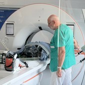 Pesa 210 chili e non può fare la Tac: salvato dalla tecnologia "su misura" dell'ospedale di Rivoli Pesa 210 chili e non può fare la Tac: salvato dalla tecnologia "su misura" dell'ospedale di Rivoli