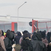 Tensioni fuori dalla sede della Leonardo