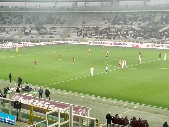 Stadio deserto anche contro la Lazio, è guerra totale tra i tifosi del Toro e Cairo Stadio deserto anche contro la Lazio, è guerra totale tra i tifosi del Toro e Cairo