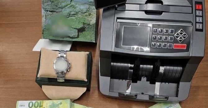 La Polizia ha arrestato i truffatori e recuperato soldi e orologio di lusso