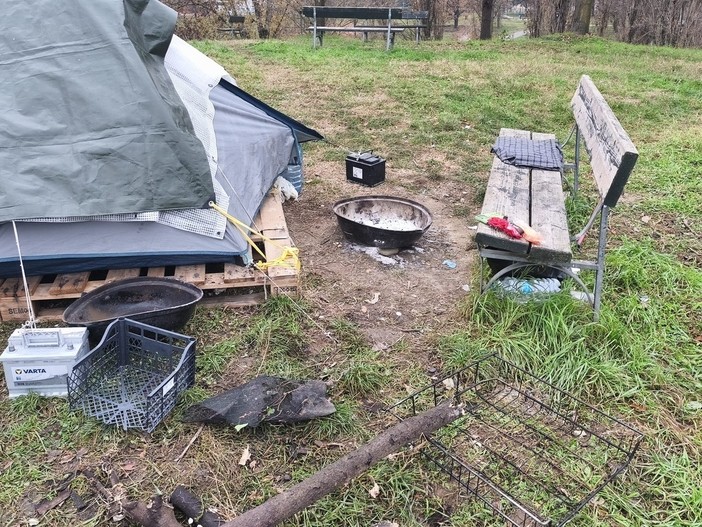 Regio Parco, tende e accampamenti al parco della Confluenza