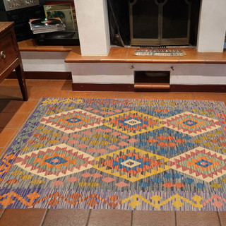 Tappeti Kilim: intrecci di terra, memoria e fuoco