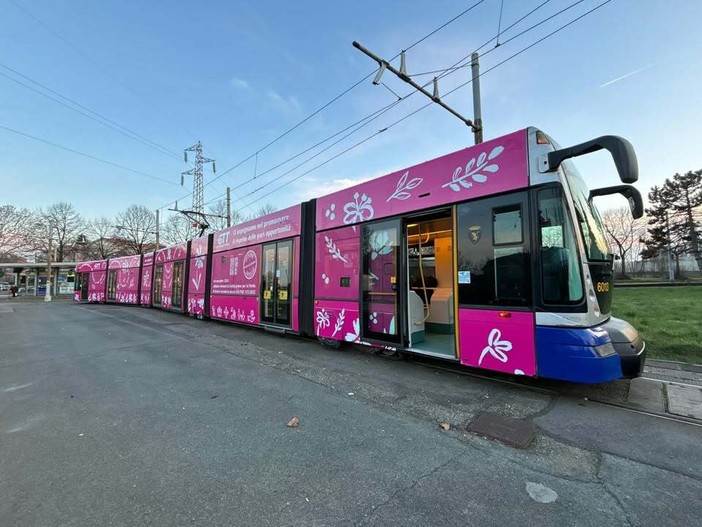 I mezzi "indossano" la livrea delle feste natalizie I mezzi "indossano" la livrea delle feste natalizie