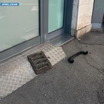 Crocetta, tenta di sfondare la porta di uno studio con un tombino