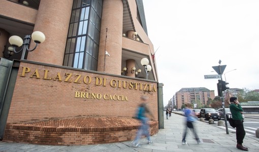 Abusi sulla figlia in cambio di denaro: la Corte d'Appello conferma la condanna per la madre