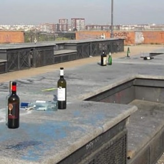 A Moncalieri piazzale Aldo Moro torna ostaggio della malamovida (foto di archivio)