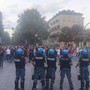 Juve - NEC, i tifosi olandesi in centro tra canti, cori, tanta birra (e altrettanta pipì) [VIDEO]