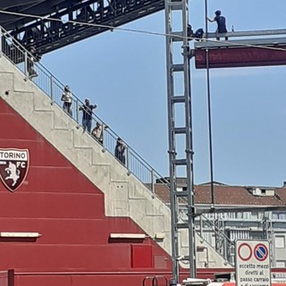 Minaccia di lanciarsi dalle vele del Filadelfia: il quartiere si mobilita per impedire il gesto