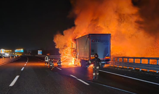 Brucia un tir in tangenziale