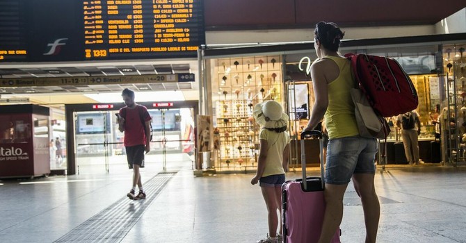 Turisti a Porta Nuova (foto generica d'archivio)