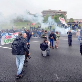 G7 del clima a Venaria, i manifestanti bloccano la tangenziale