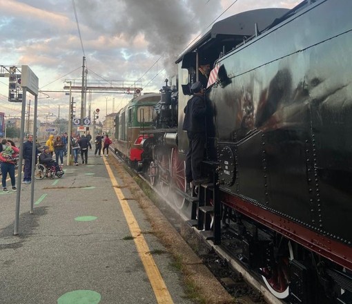 La Chivasso-Asti tra treni storici, tartufi, vino e nocciolini La Chivasso-Asti tra treni storici, tartufi, vino e nocciolini